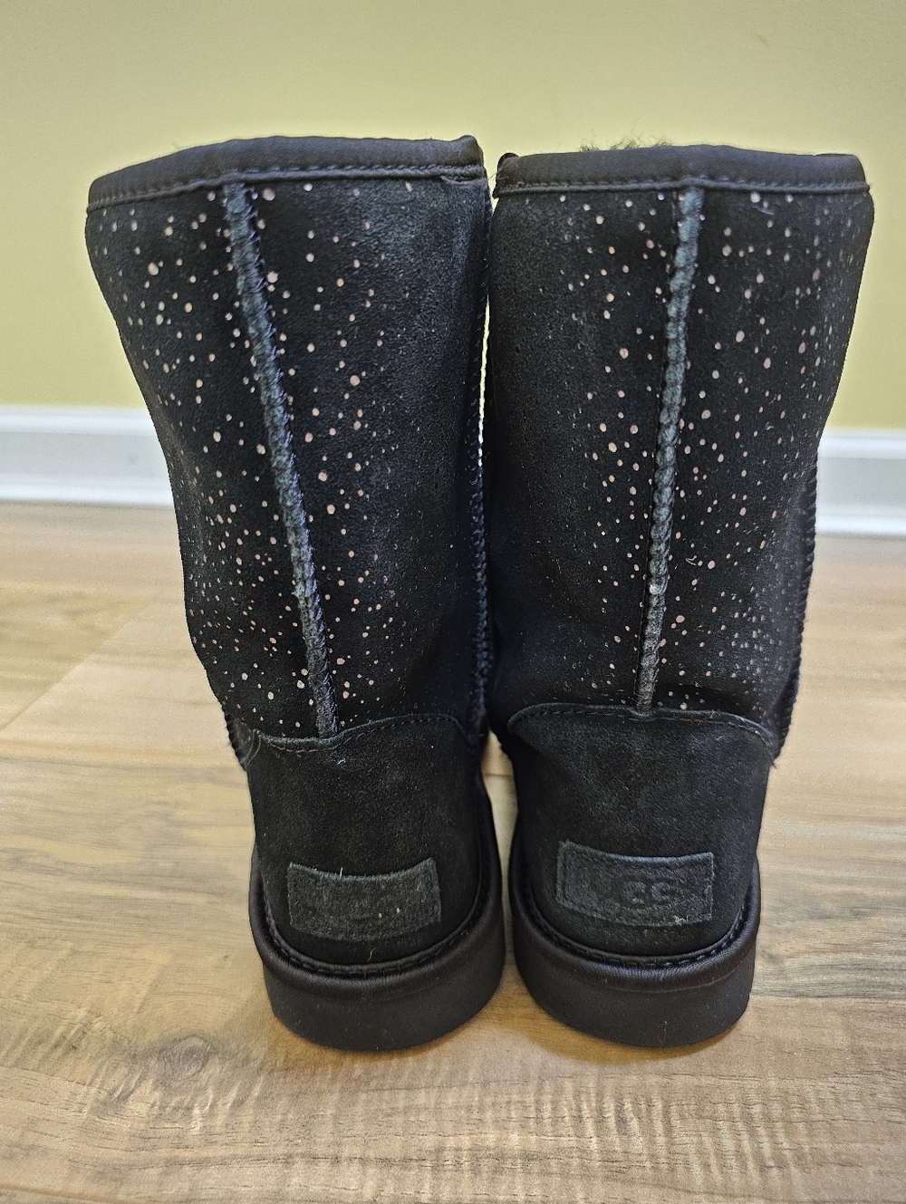 UGG Classic Short Metallic Spots - Picture 5 of 13